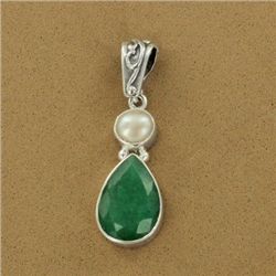 3.80g Pendant of Emerald and Pearl Sterling Silver