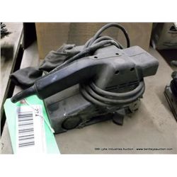 BLACK & DECKER SANDER