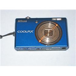 Nikon Coolpix S570 Digital Camera