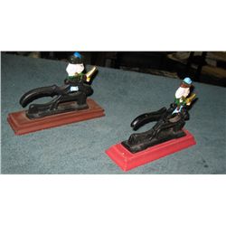 2 Nutcrackers