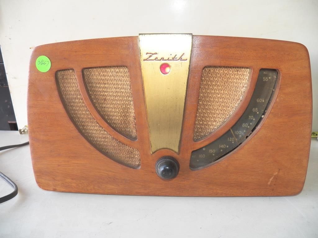 ZENITH Tube Radio Model 6D030