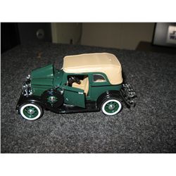 1932 Ford Convertible Sedan Model Car