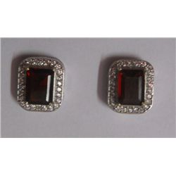 3.540g Earring of Garnet and CZ Sterling Silver