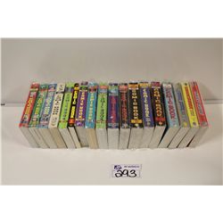OVERSTREET PRICE GUIDE #14-29 CONSECUTIVE (1983-99) IN MID GRADE PLUS DOUBLES. 18 BOOKS TOTAL