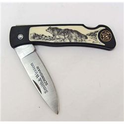 7862 -  SMITH & WESSON SCRIMSHAW LOCKBACK KNIFE - WOLF