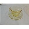 Image 2 : LOT 2 VINTAGE GLASSWARE: YELLOW DEPRESSION CUP &