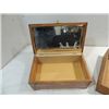 Image 2 : LOT 3 ITEMS: NICE CEDAR JEWELRY BOX, RING PEXIGLAS