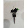 Image 1 : 4"L CONTEMPORARY WINE STOPPER, GLASS GRAPES TOP