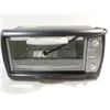 Image 2 : BLACK & DECKER TOAST-R-OVEN / BROILER LIKE NEW