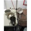 Image 2 : LOT 6 VINTAGE PRESSED METAL SIFTER, APPLE STRAINER