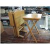 Image 1 : SET OF 4 MAPLE FOLDING TV TRAYS & STAND