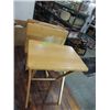 Image 2 : SET OF 4 MAPLE FOLDING TV TRAYS & STAND
