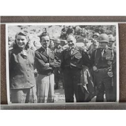 PHOTO, 7/1945 USO VISIT-GERMANY-INGRID BERGMAN & BENNY