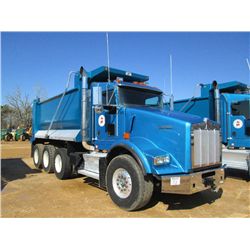 2011 KENWORTH T800 TRI-AXLE DUMP, S/N 1NKDXBTX2BJ281313, CAT C15 475 HP DIESEL ENG, 10 SPD FULLER TR