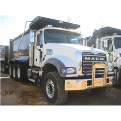 2011 MACK GU713 TRI AXLE DUMP, S/N 1M2AX09C7BM010352, 425HP MP8 MACK DIESEL ENG, 10 SPD TRANS, 44K R