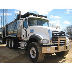 2008 MACK GU713 TRI AXLE DUMP, S/N 1M2AX09C68M003773, 425HP MACK MP8 DIESEL ENG, 10 SPD TRANS, 44K R