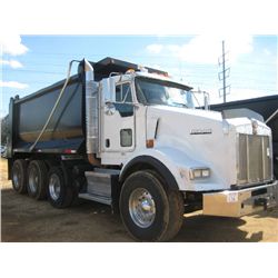 2008 KENWORTH T800 TRI AXLE DUMP, S/N 1NKDXUEX18J222139, 475HP CAT DIESEL ENG, 8LL TRANS, 46K REARS,