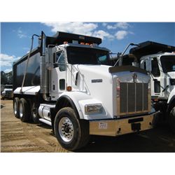 2007 KENWORTH T800 TRI-AXLE DUMP, S/N 1NKDXBTX67J177401, C15 475 HP CAT ENG, 8LL TRANS, 46K REARS, 2