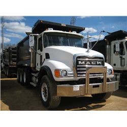 2007 MACK CV713 TRI-AXLE DUMP, S/N 1M2AG11C77M061634, AMI 370 HP MACK DIESEL ENG, 10 SPD TRANS, 44K 
