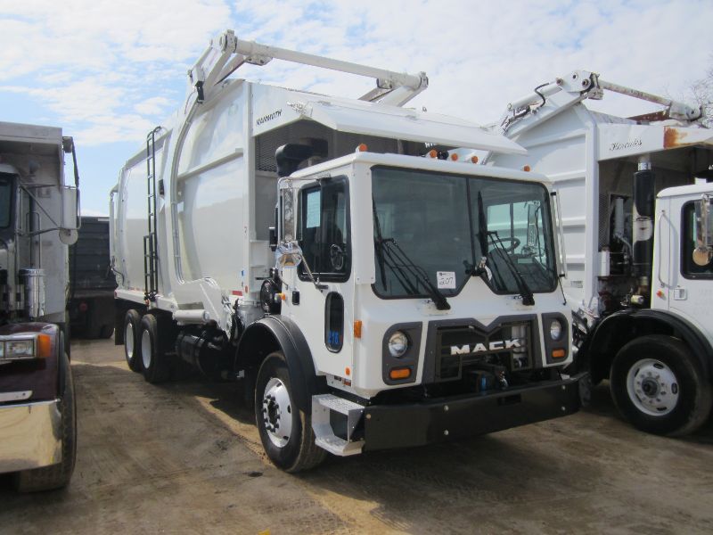 2014 MACK MRU613 FRONT LOAD GARBAGE TRUCK, S/N 1M2AV04C4EM010519, MACK