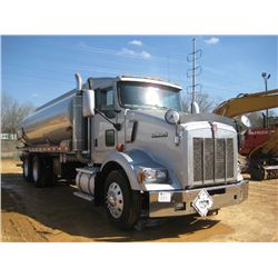 2006 KENWORTH T800B T/A FUEL TRUCK, S/N 26R136366, CUMMINS ISM-370, A/T, 12K FRONT, ENG BRAKE, AIR R