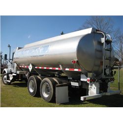 2006 KENWORTH T800B T/A FUEL TRUCK, S/N 1NKDL09X06R136365, CUMMINS ISM-370, A/T, 12K FRONT, ENG BRAK