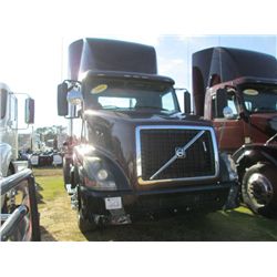 2009 VOLVO T/A TRUCK TRACTOR, S/N 4V4NC9TJ39N278465, CUMMINS ISX 500HP DIESEL ENG, 10 SPD TRANS, 44K