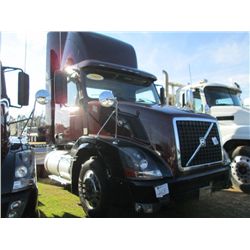 2009 VOLVO T/A TRUCK TRACTOR, S/N 4V4NC9TJ39N276327, CUMMINS ISX 500HP DIESEL ENG, 10 SPD TRANS, 44K