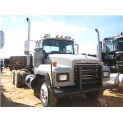 1997 MACK RD688S T/A TRUCK TRACTOR, S/N 1M2P267YXVM032439, MACK DIESEL ENG, 13 SPD TRANS, 38K REARS,