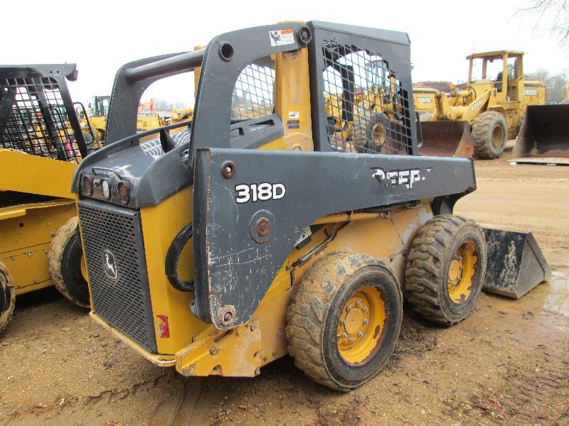 JOHN DEERE 318D SKID STEER LOADER, S/N 197116 (11 YR) GP BUCKET, CANOPY