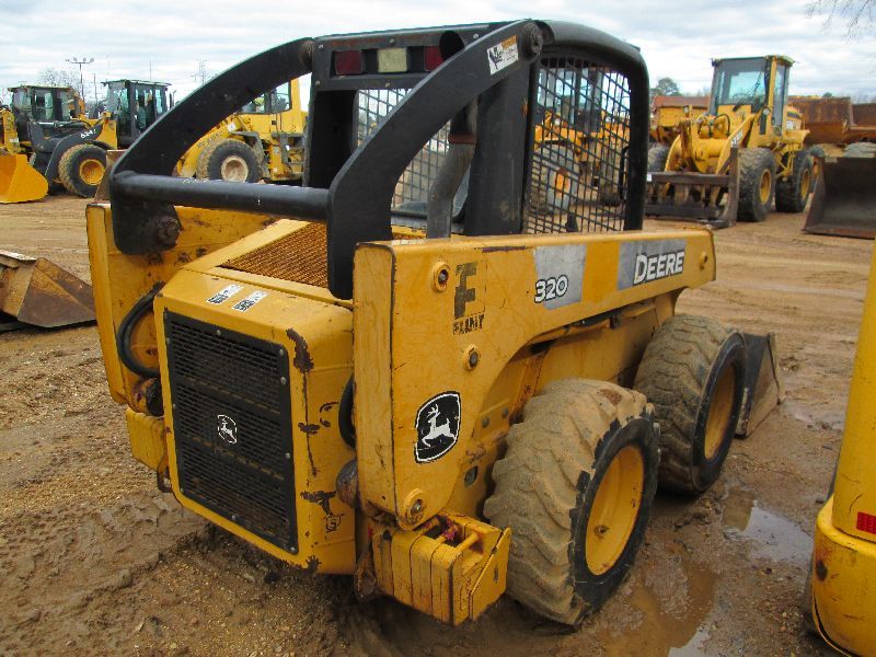 JOHN DEERE 320 SKID STEER LOADER, S/N 103129 (06 YR) GP BUCKET, CANOPY