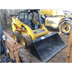 CAT 232 SKID STEER LOADER S/N CAB00819 GP BUCKET CANOPY METER READING 888 HRS