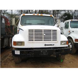 2000 INTERNATIONAL 4900 S/A WATER TRUCK, S/N 1HTSDAAM1YH237004, DT466E DIESEL ENG, 6 SPD TRANS, ODOM