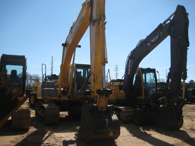 NEW HOLLAND EH160 HYDRAULIC EXCAVATOR, S/N N6DA16247, LONG STICK, ROCKLAND THUMB, ECAB W/AIR