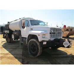 ETNYRE BLACKTOPPER 1910 ASPHALT DISTRIBUTOR, S/M C-1240, MTD ON 1992 FORD F800, S/N 1FDXK84AZNVA2090