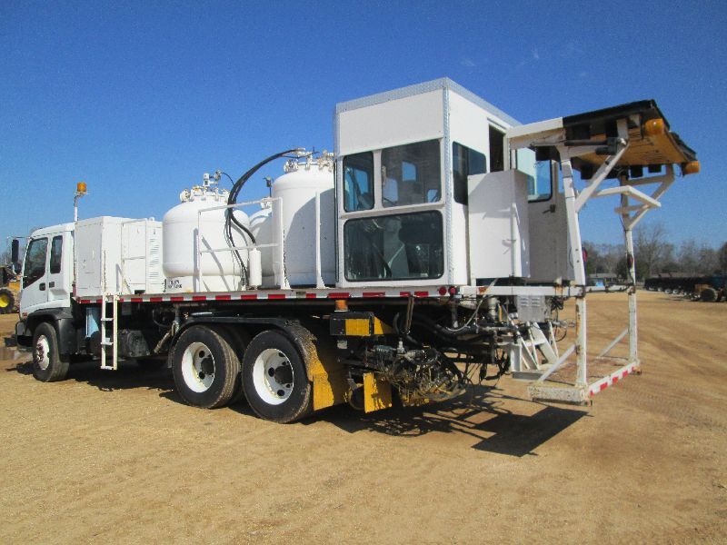 1999 GMC T8400 T/A PAINT STRIPING TRUCK, S/N 1GDT7C4C0XJ502666, CAT