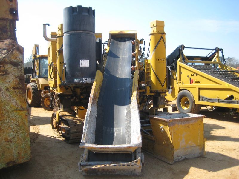 GOMACO GT3600 CONCRETE CURBING MACHINE