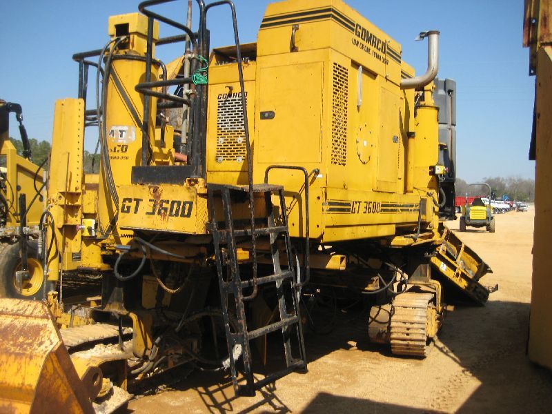 GOMACO GT3600 CONCRETE CURBING MACHINE