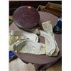 Image 3 : VINTAGE EDWARDIAN ROUND BOX OF COLLARS - ARROW COLLAR CO. - INCLUDES THREE NEW WHITE COLLARS