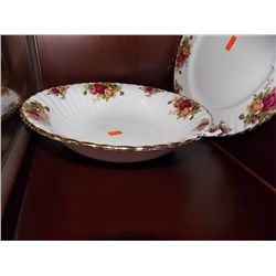 ROYAL ALBERT -OLD COUNTRY ROSES - RND SERVING BOWL