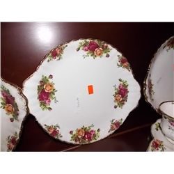 ROYAL ALBERT - OLD COUNTRY ROSES - CAKE PLATE WITH 2 HANDLES