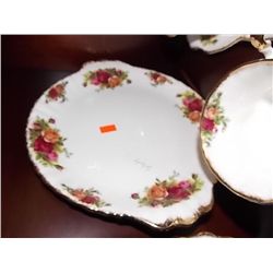 ROYAL ALBERT - OLD COUNTRY ROSES - CAKE PLATE WITH 2 HANDLES