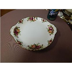 ROYAL ALBERT - OLD COUNTRY ROSES - CAKE PLATE WITH 2 HANDLES