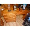 Image 2 : MAPLE SINGLE PEDESTAL DESK WITH 4 DRAWERS