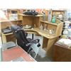 Image 2 : EXECTIVE L-SHAPED DESK WITH HUTCH