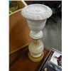 Image 1 : PORCELEIN PEDESTAL