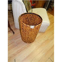 ROUND WICKER HAMPER