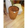Image 1 : ROUND WICKER HAMPER