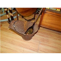 VINTAGE METAL COAL SKUTTLE WITH SHOVEL