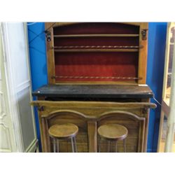 EARLY 1900'S ARTS AND CRAFTS  OAK  AND WROUGHT IRON 4 PIECE BAR SET WITH BLACK SLATE COUNTER AND 2